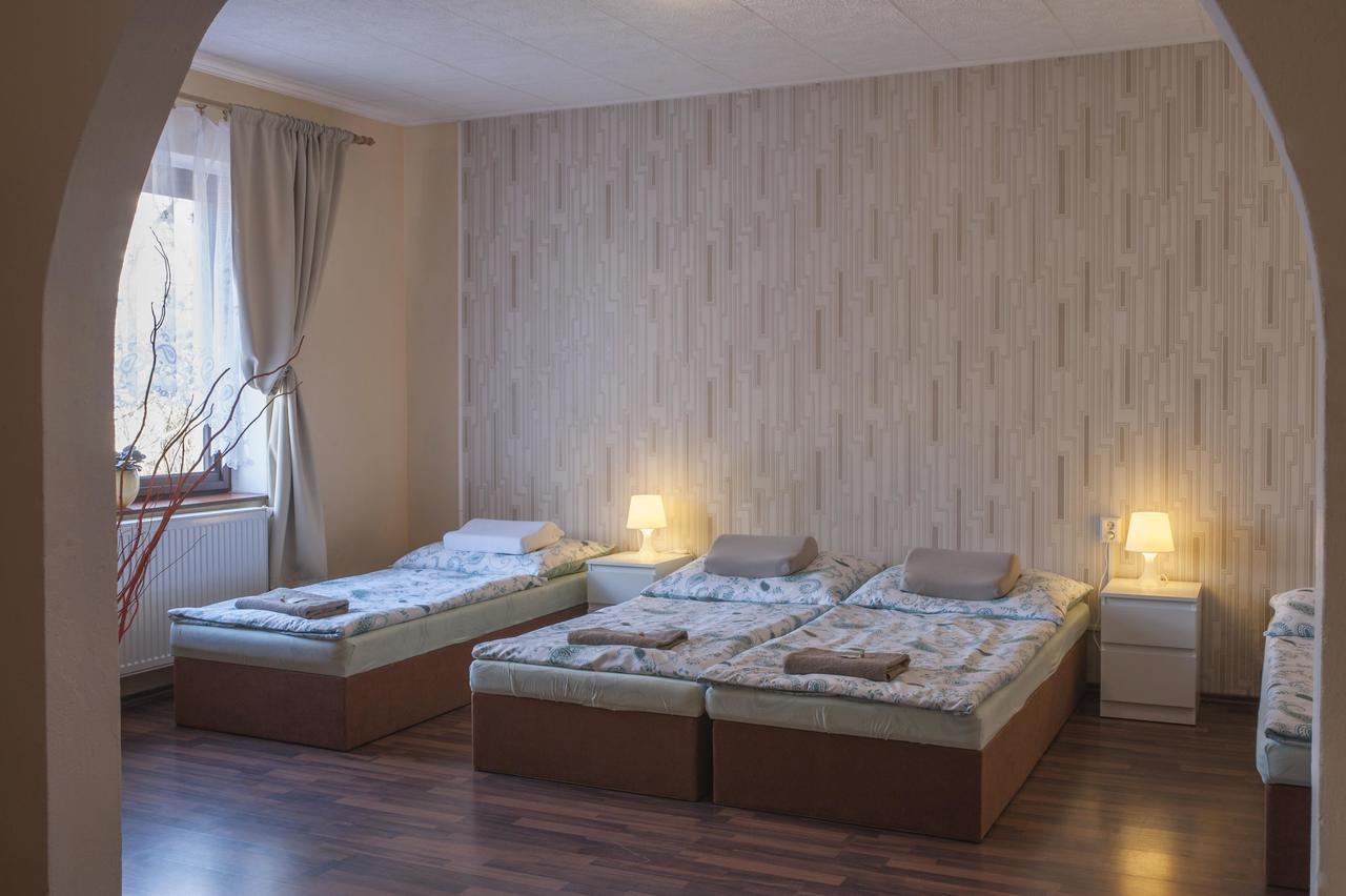 Penzion U Nádraží Horšovský Týn Exterior foto